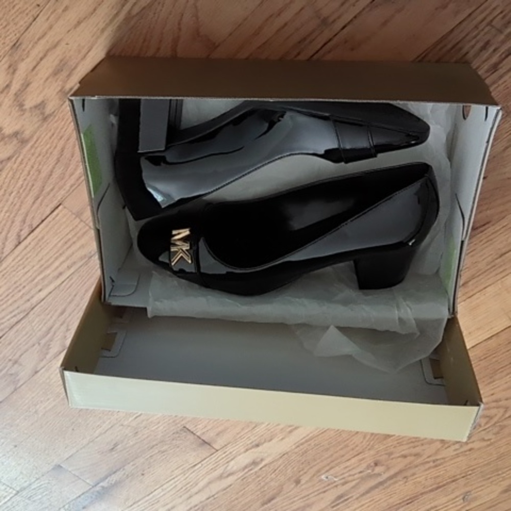 Michael Kors NEW NIB Jilly Flex Black Patent Block Heel Logo Pumps 8 - Picture 9 of 9